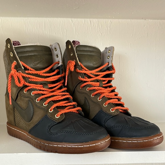 Nike Dunk Sky Hi Sneakers Hidden Wedge Heel H2O Repel Loden/Black Size 6.5 - Picture 1 of 10